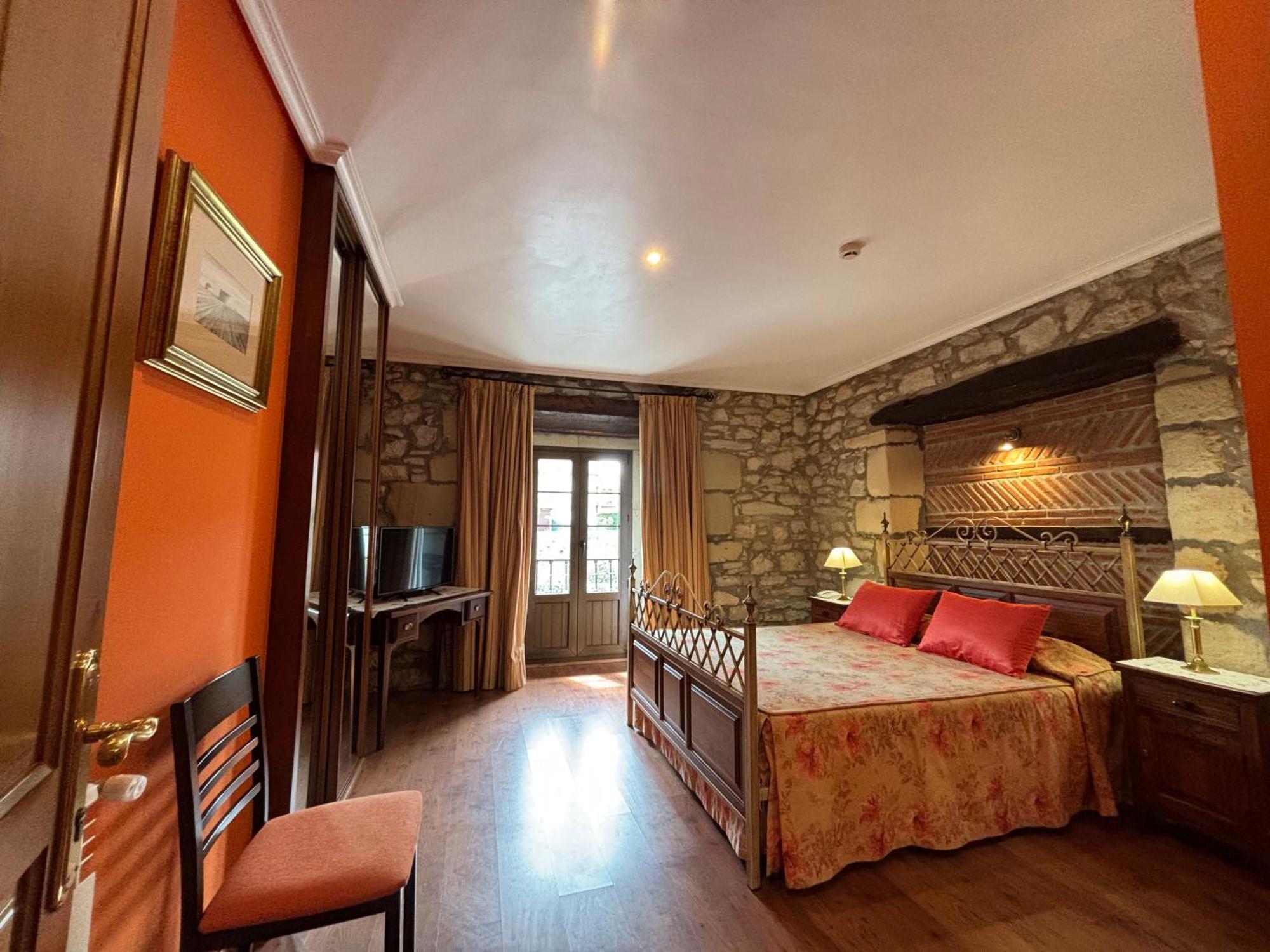 Hotel Casona Los Caballeros Santillana del Mar Eksteriør bilde